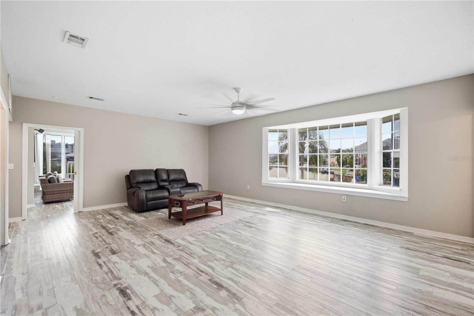 Huge Bonus Space / Secondary Living Room/Family room. Could be a living room for In-Law Suite designated space downstairs. - 6244 SPOONBILL DR, NEW PORT RICHEY
