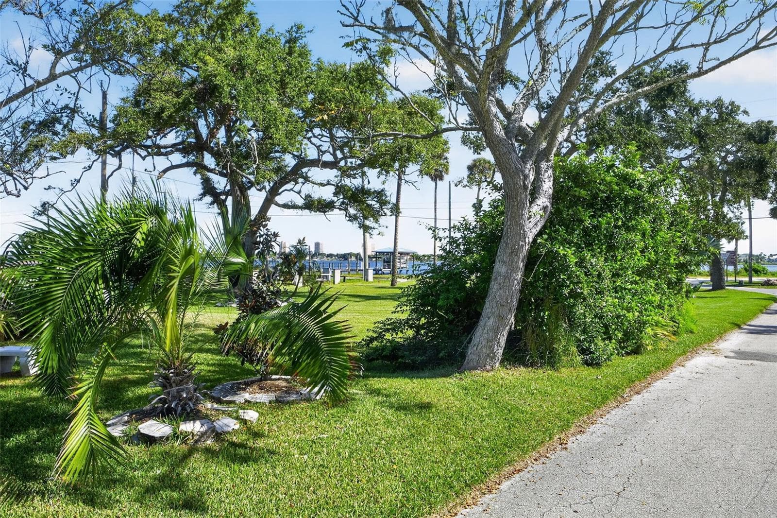 Single Family Residence at 103 PARK CIR, HOLLY HILL, photo 2 of 64