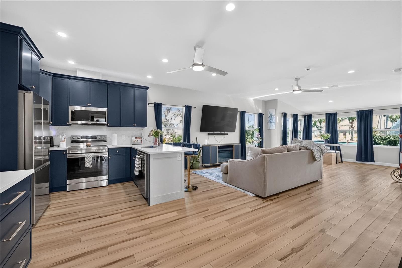 Single Family Residence at 103 PARK CIR, HOLLY HILL, photo 15 of 64
