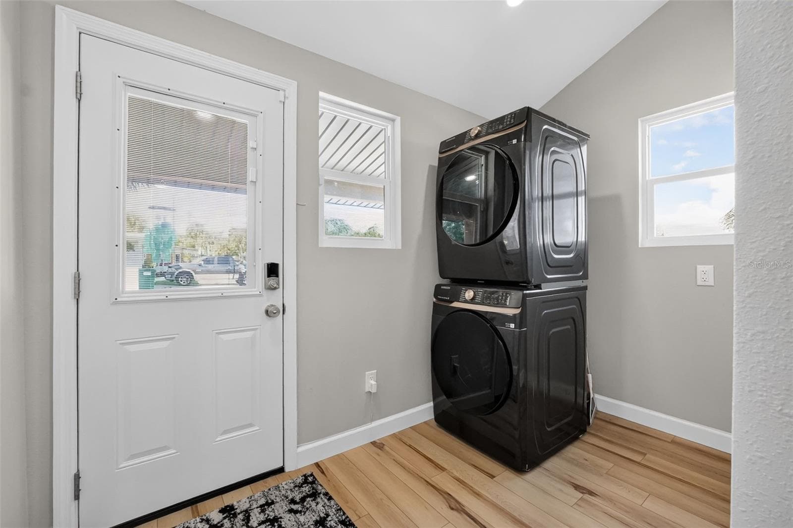 Single Family Residence at 103 PARK CIR, HOLLY HILL, photo 32 of 64