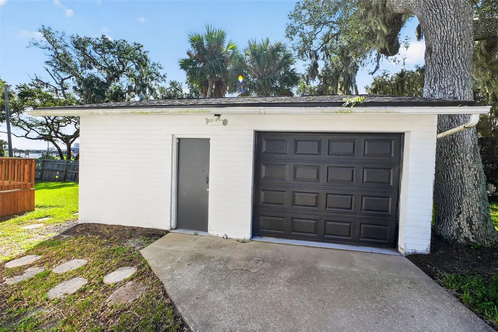 Single Family Residence at 103 PARK CIR, HOLLY HILL, photo 47 of 64