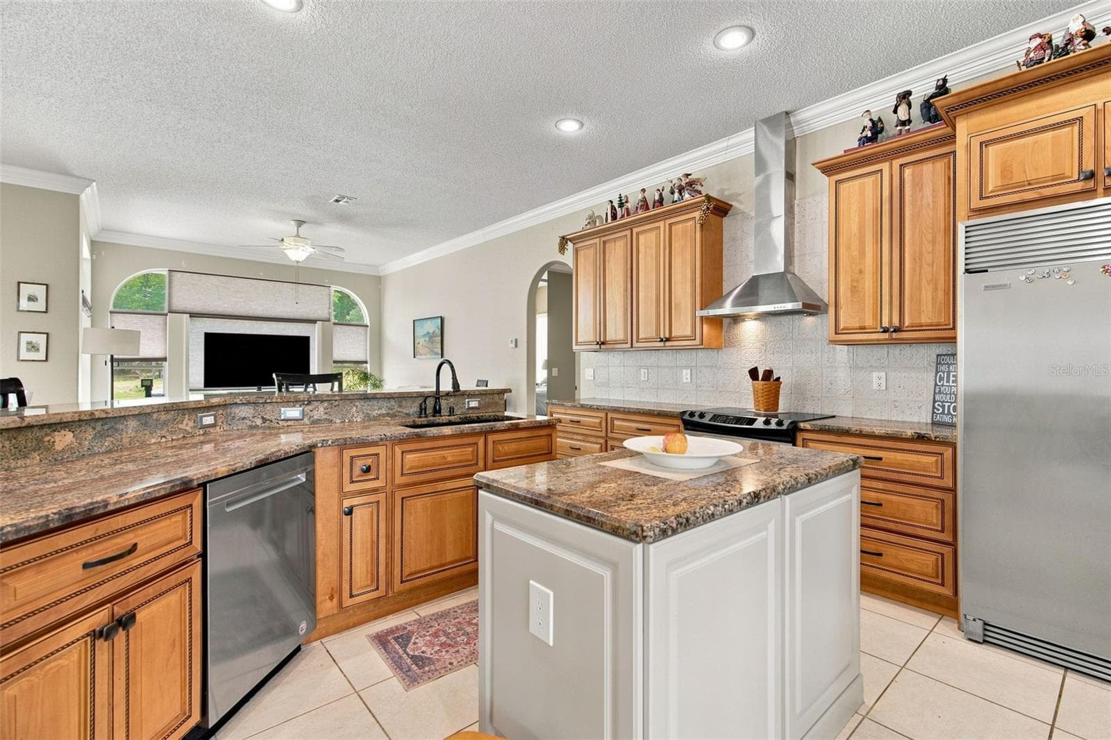 Single Family Residence at 2168 W BEGONIA DR, BEVERLY HILLS, photo 5 of 54