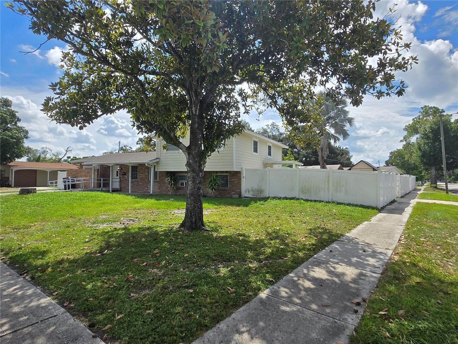 Single Family Residence at 7710 W HANNA AVE, TAMPA, photo 2 of 24
