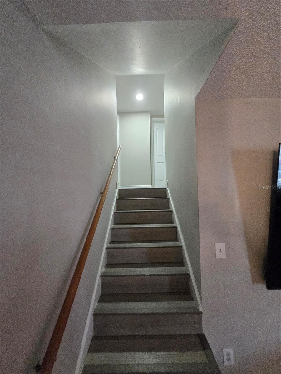 Single Family Residence at 7710 W HANNA AVE, TAMPA, photo 10 of 24