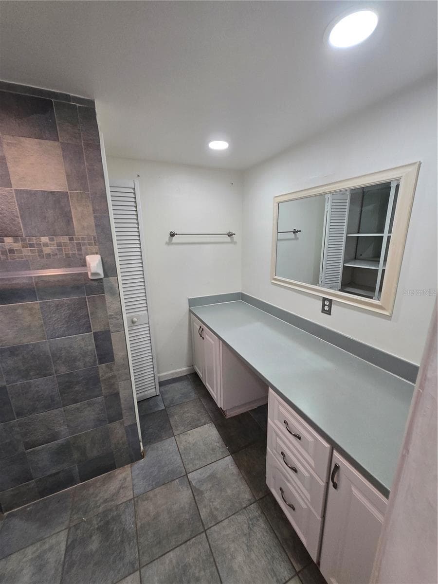 Single Family Residence at 7710 W HANNA AVE, TAMPA, photo 22 of 24