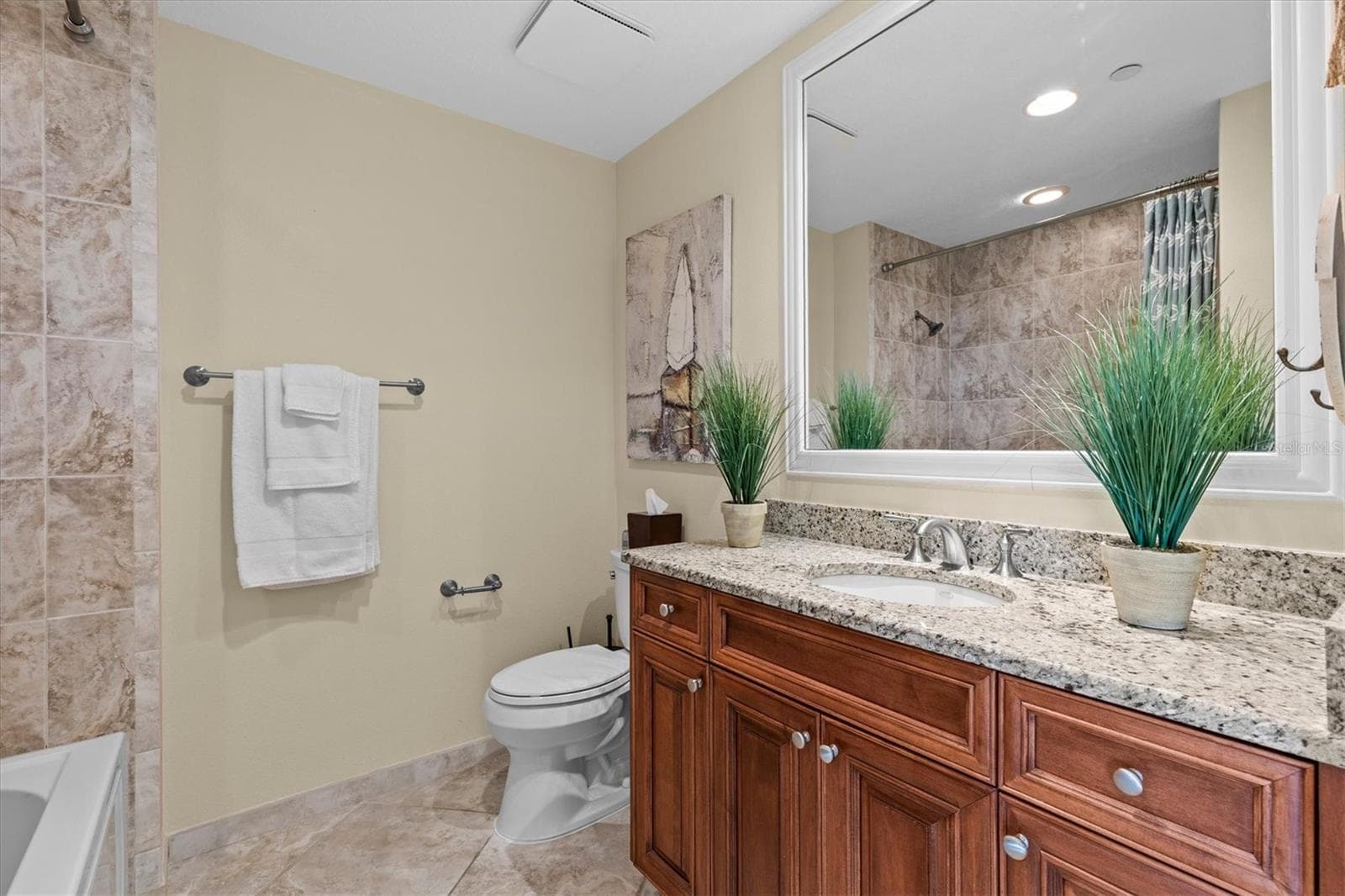 Hall bathroom - 11 BAYMONT ST #703, CLEARWATER