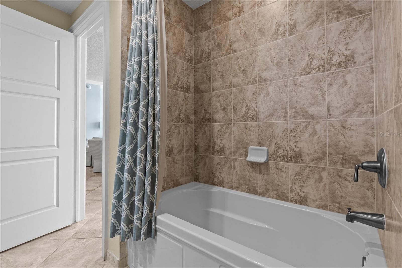 Hall bathroom shower - 11 BAYMONT ST #703, CLEARWATER