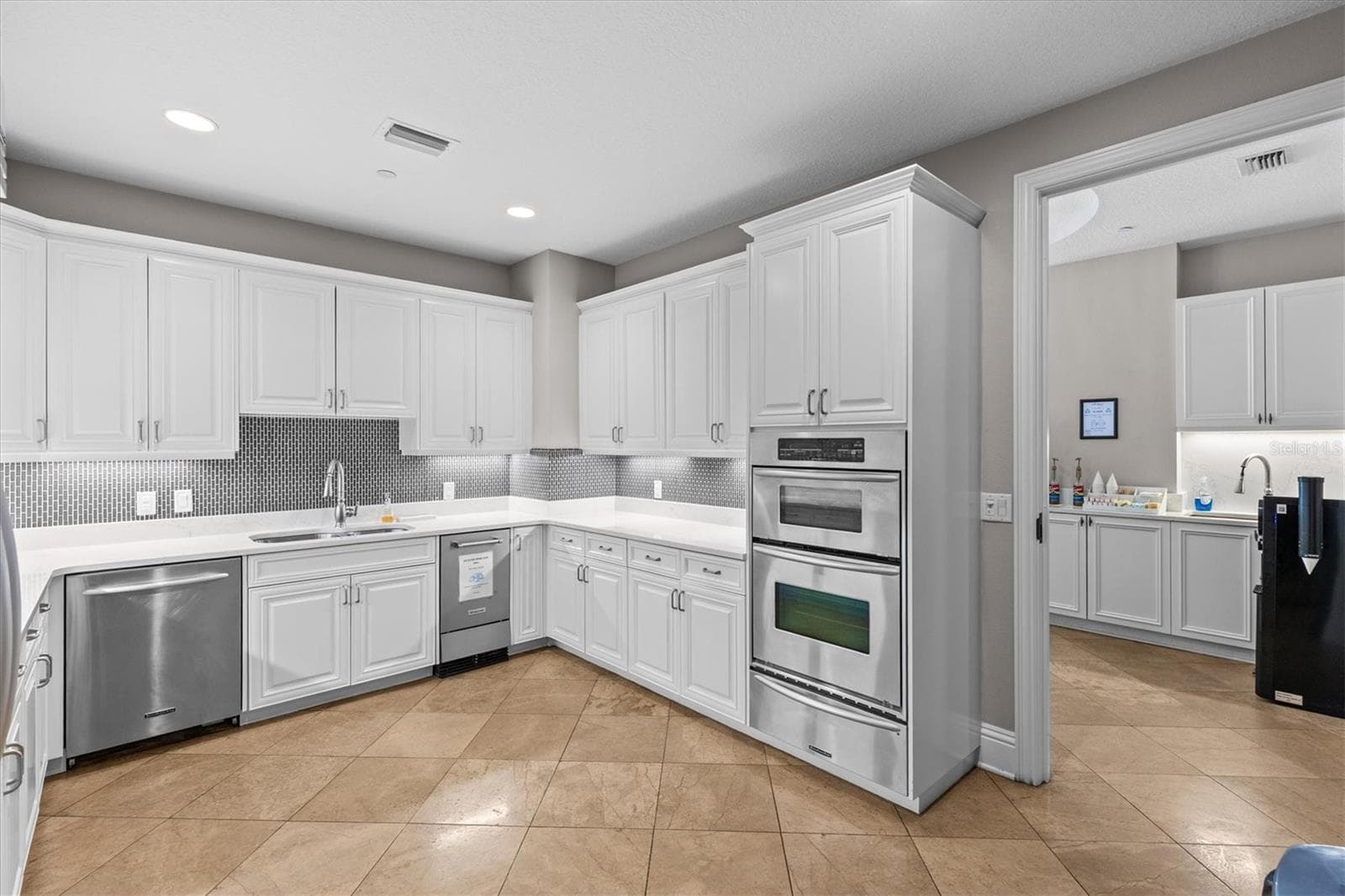 Community kitchen - 11 BAYMONT ST #703, CLEARWATER