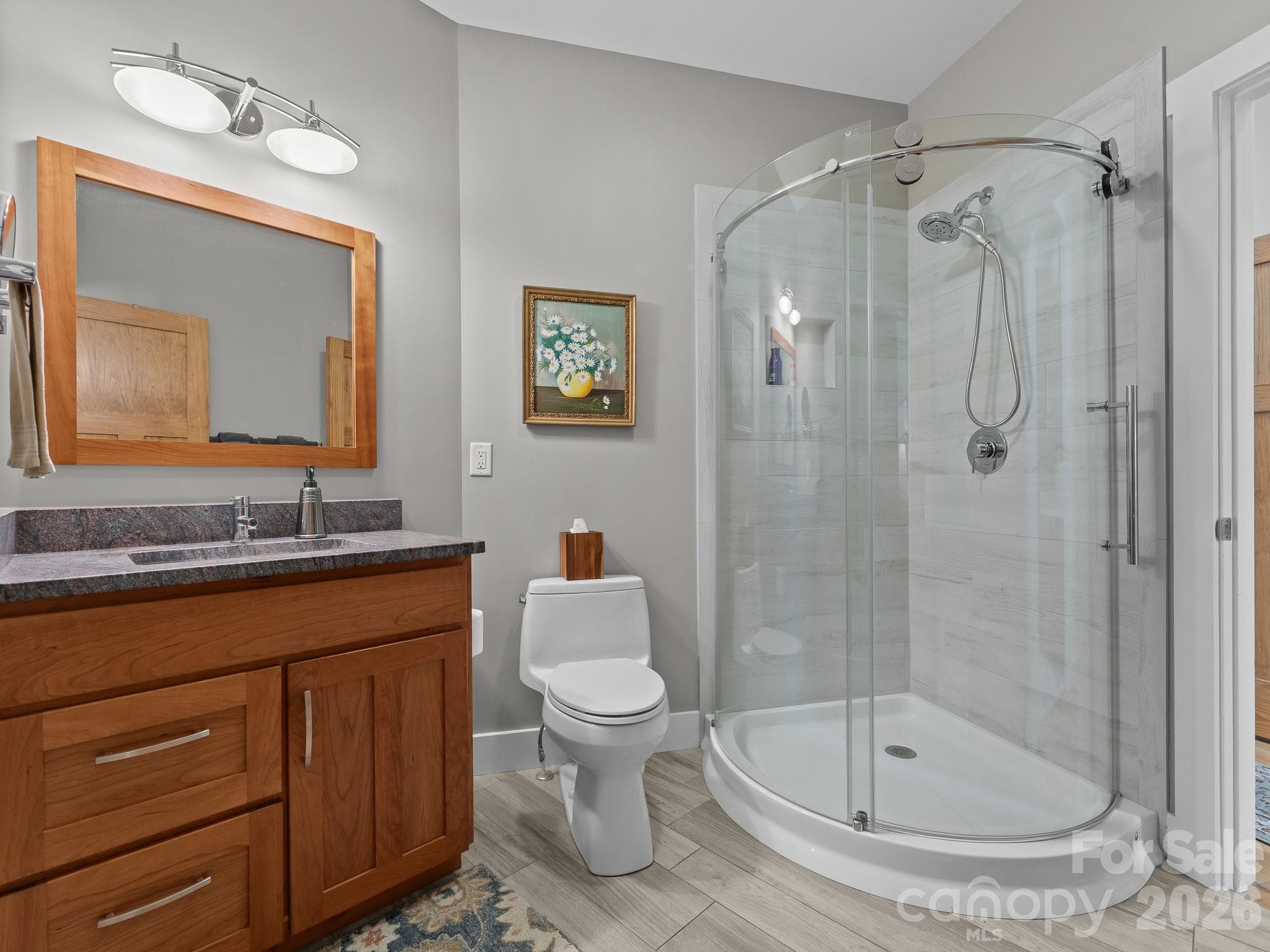 Ensuite bath with hall entrance for guests - 359 New Castle Road, Brevard