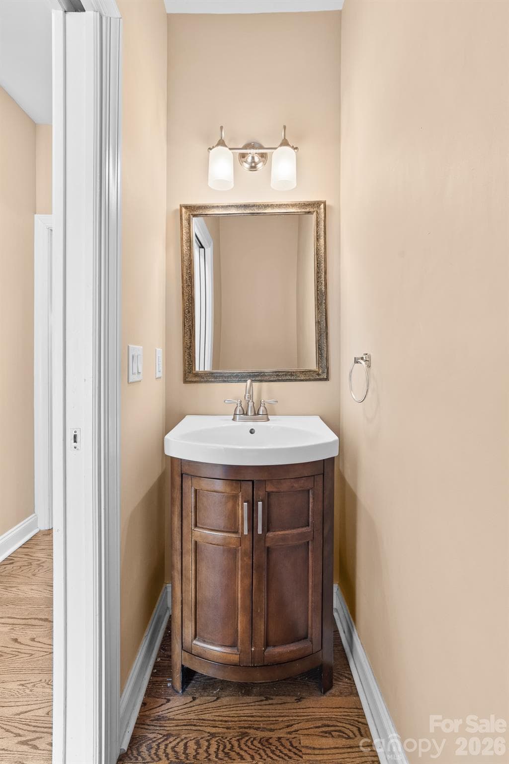Powder room on main - 4014 Belle Meade Circle, Belmont