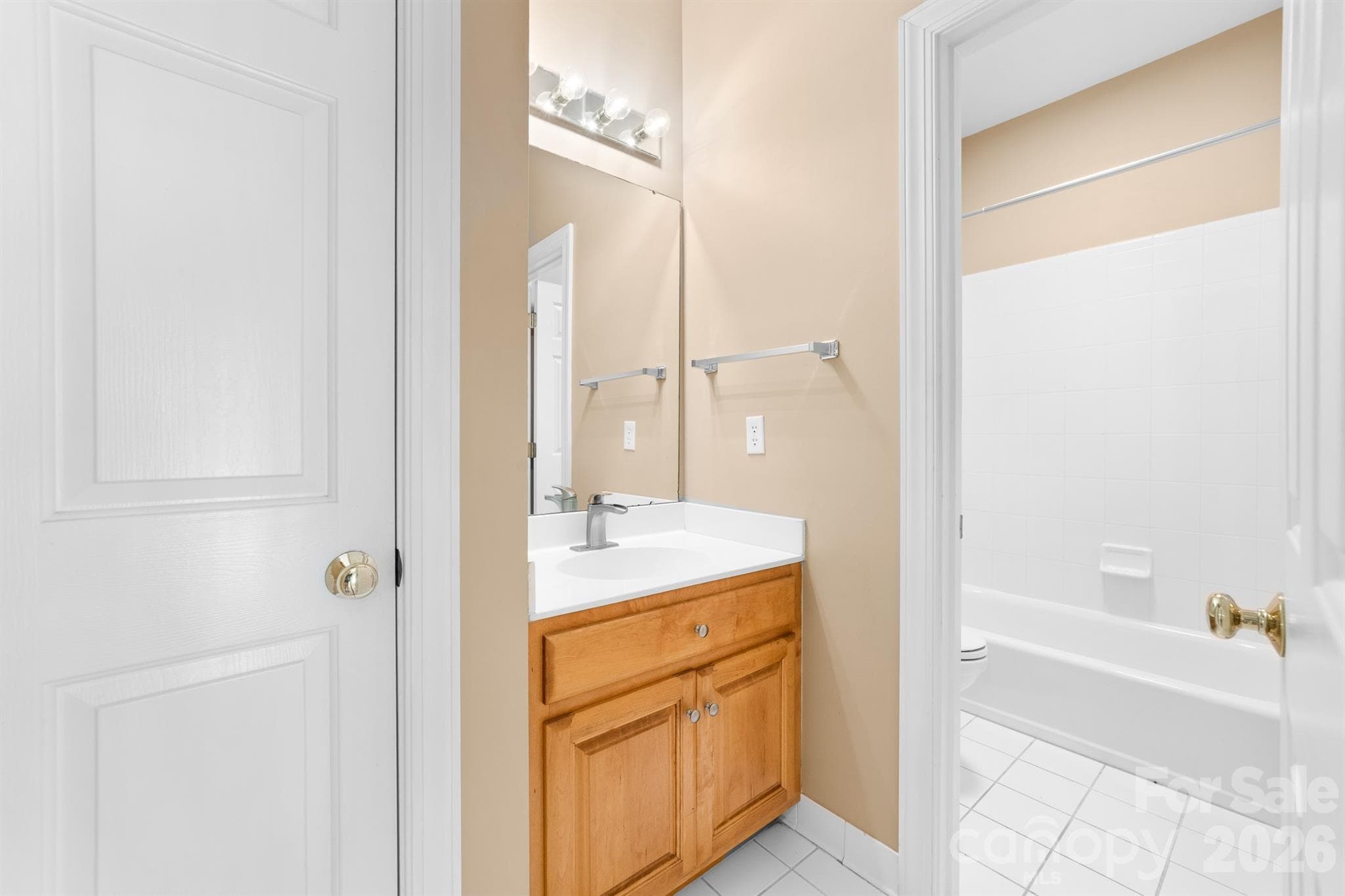 Hall bath - 4014 Belle Meade Circle, Belmont