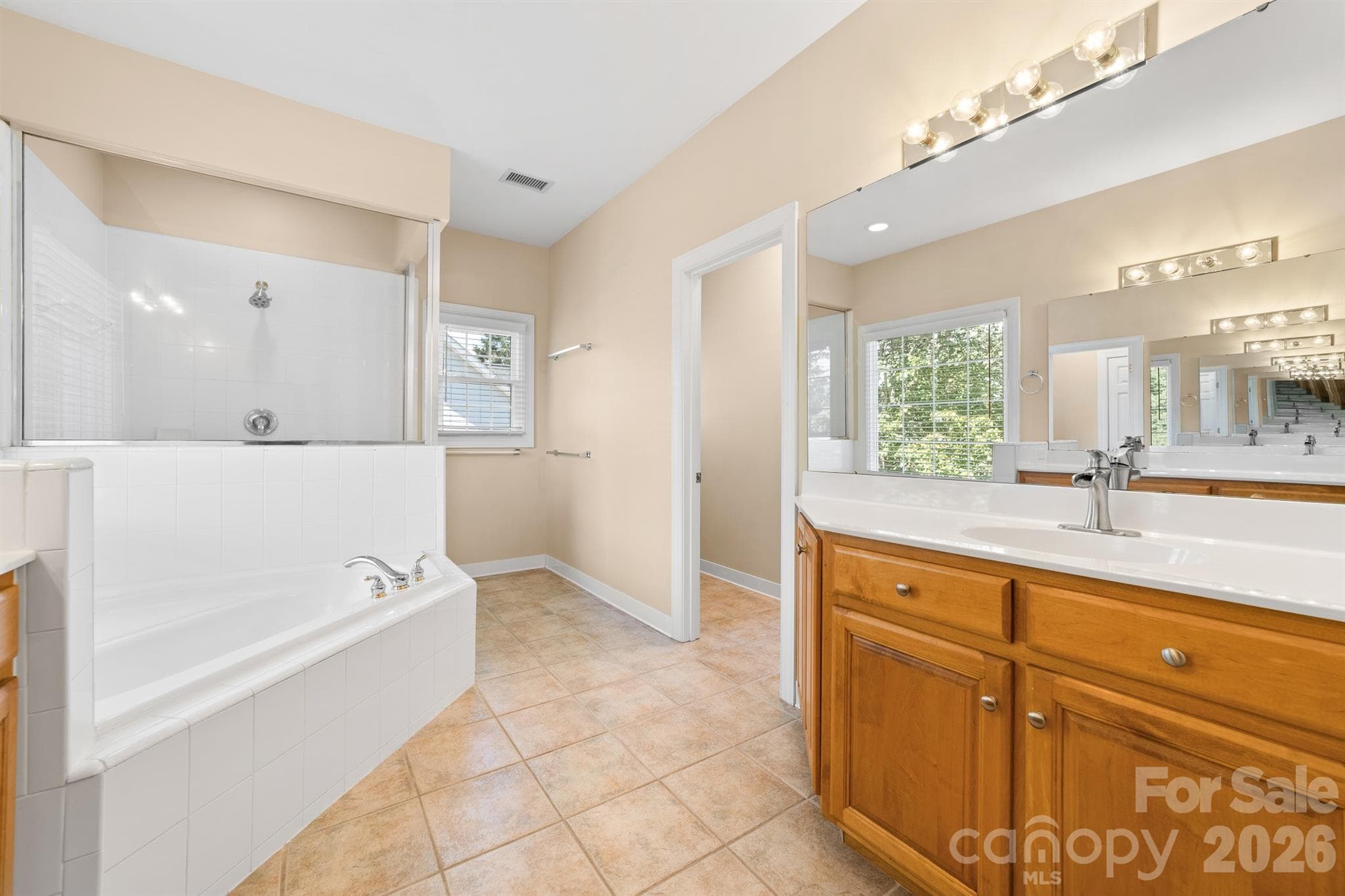 Primary ensuite - 4014 Belle Meade Circle, Belmont