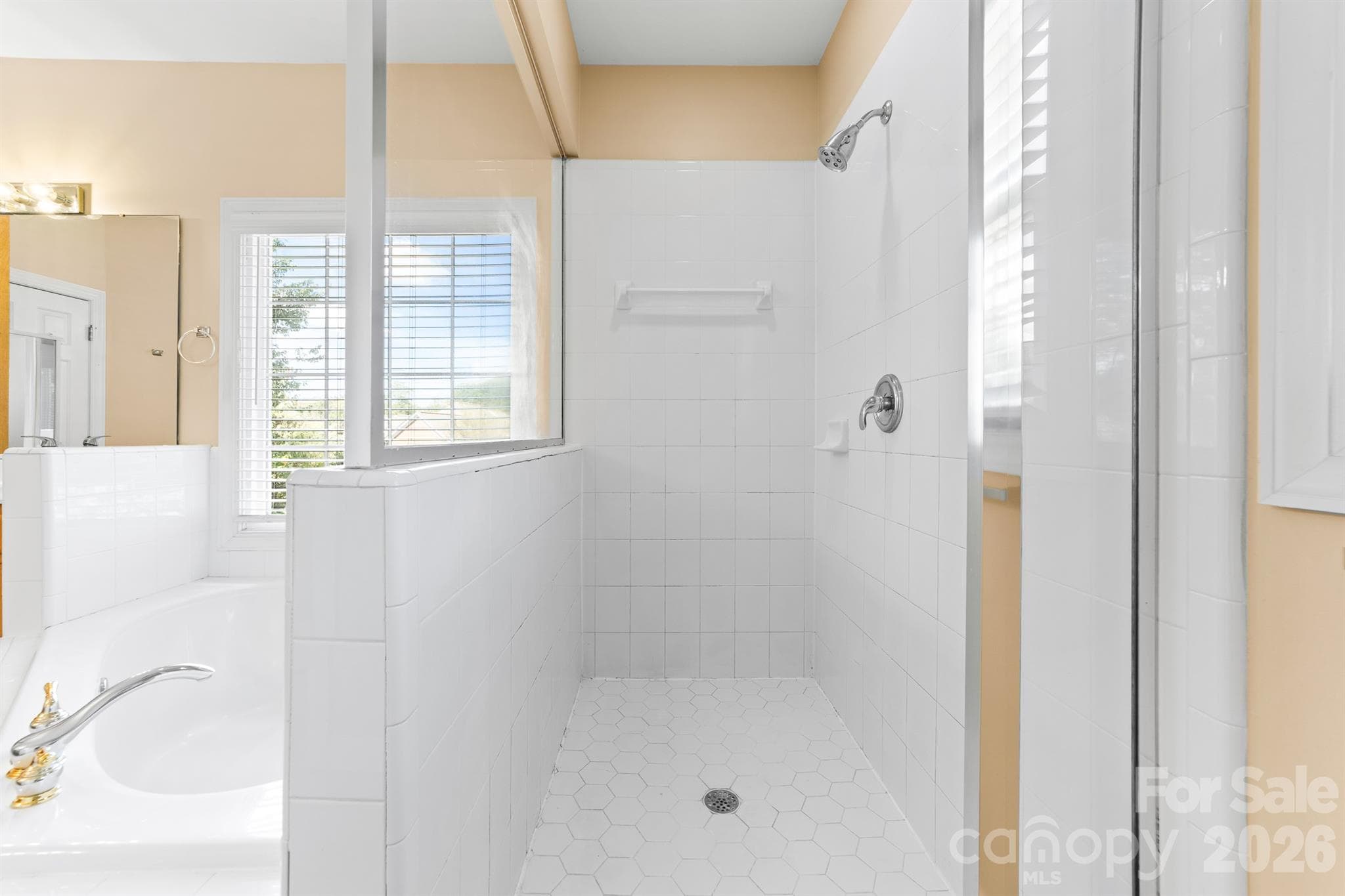 Large walk in shower - 4014 Belle Meade Circle, Belmont