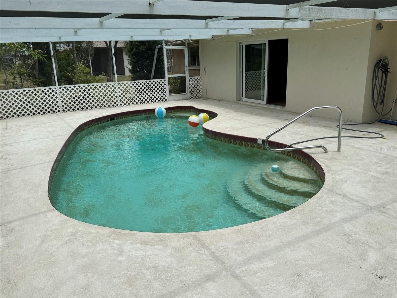 Single Family Residence at 147 HOURGLASS DR, VENICE, photo 2 of 31