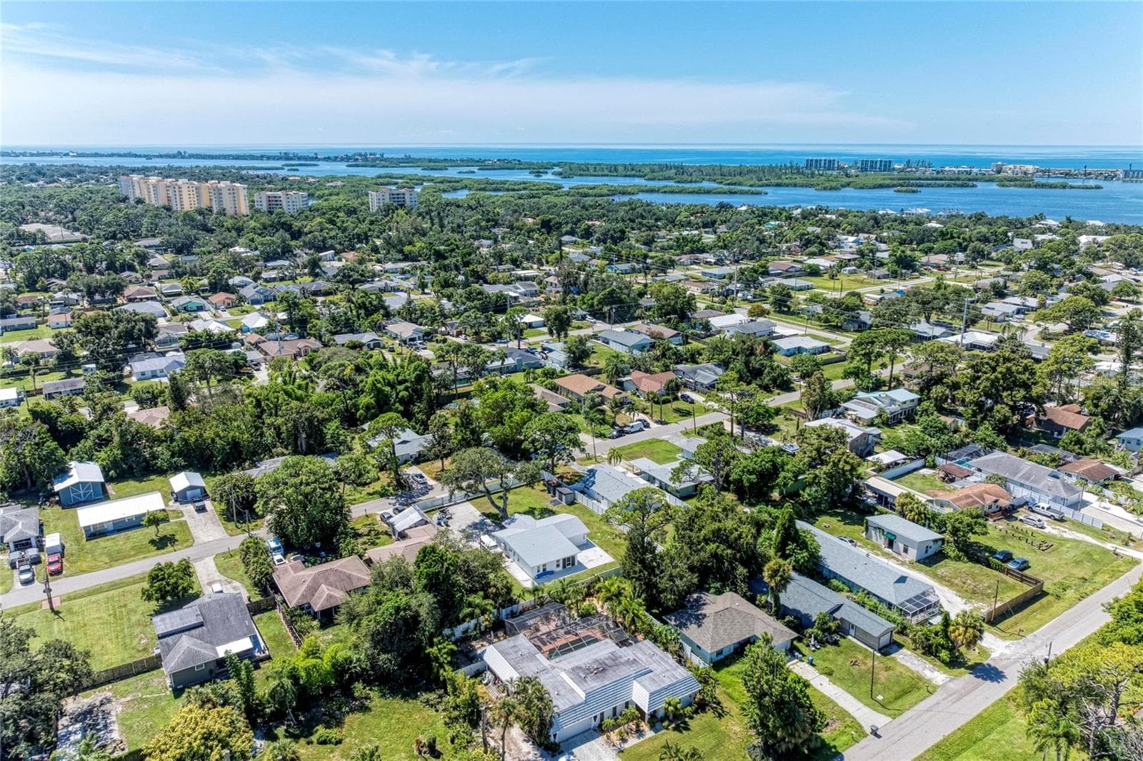 Single Family Residence at 1841 JOYCE ST, SARASOTA, photo 13 of 96