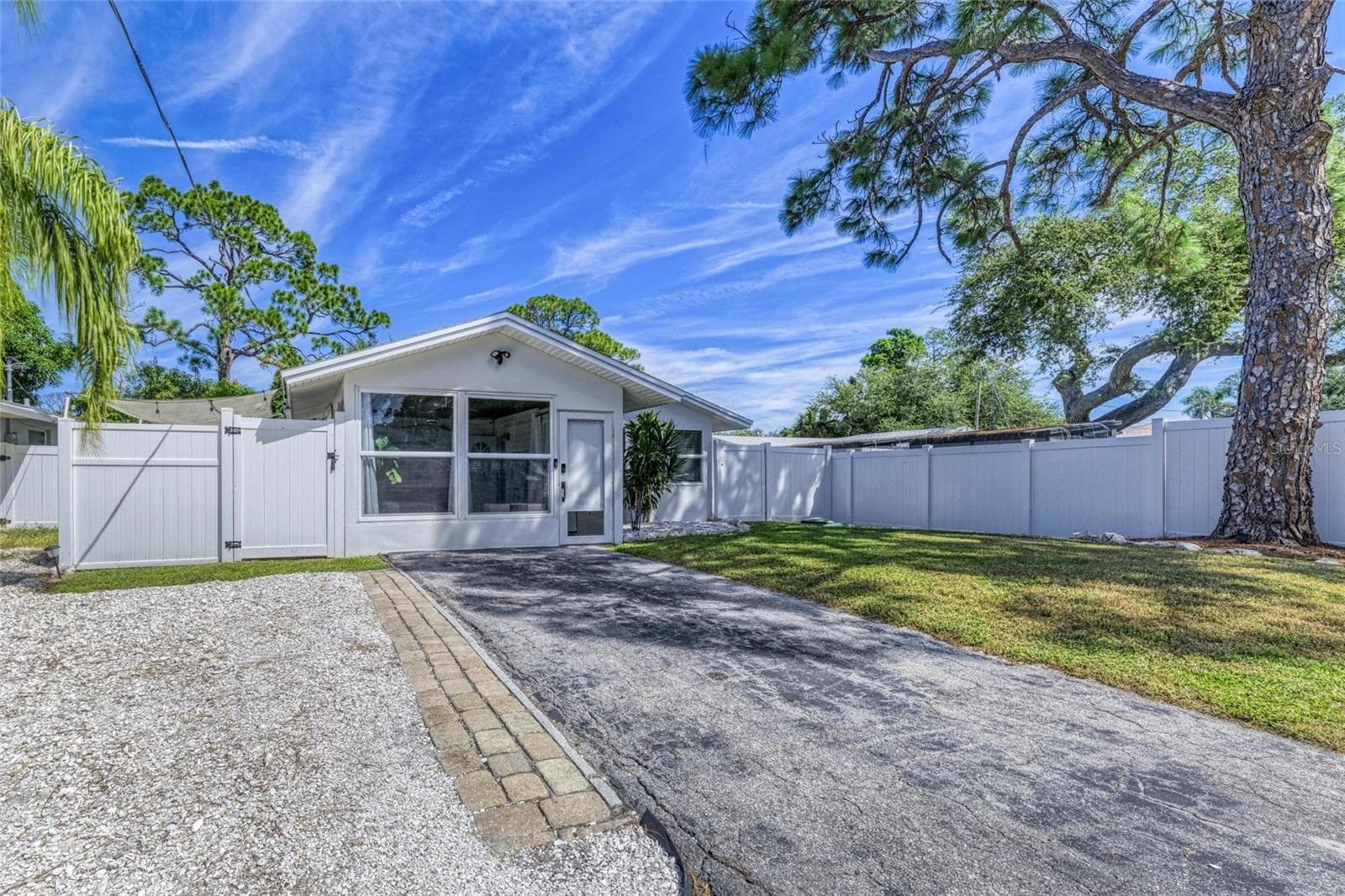 Single Family Residence at 1841 JOYCE ST, SARASOTA, photo 16 of 96