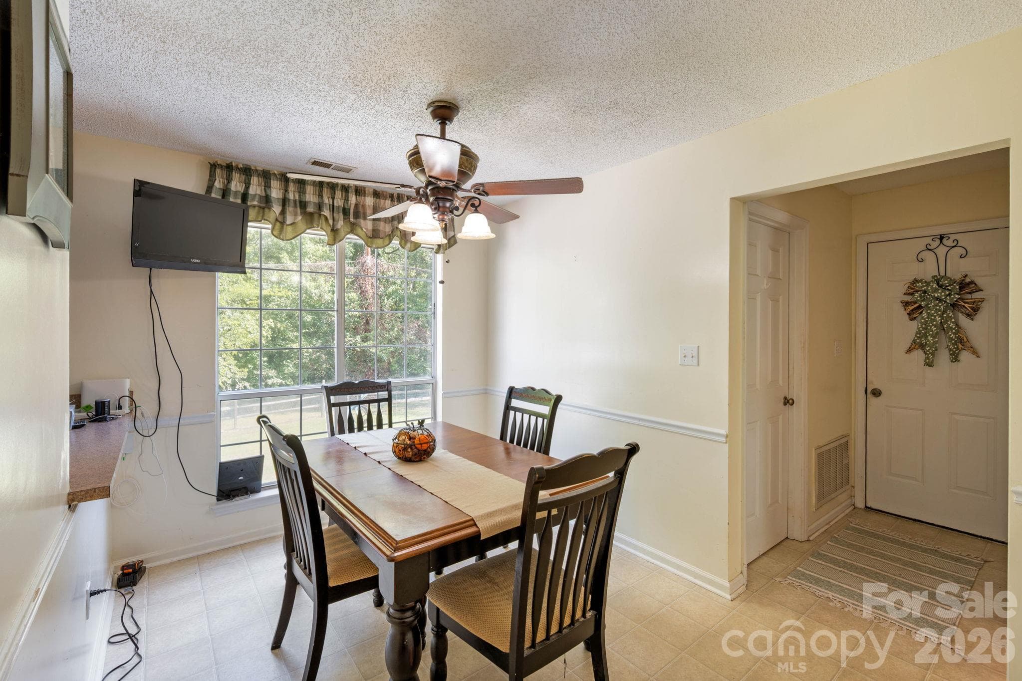 Single Family Residence at 1300 Sugar Hollow Drive, Charlotte, photo 11 of 28