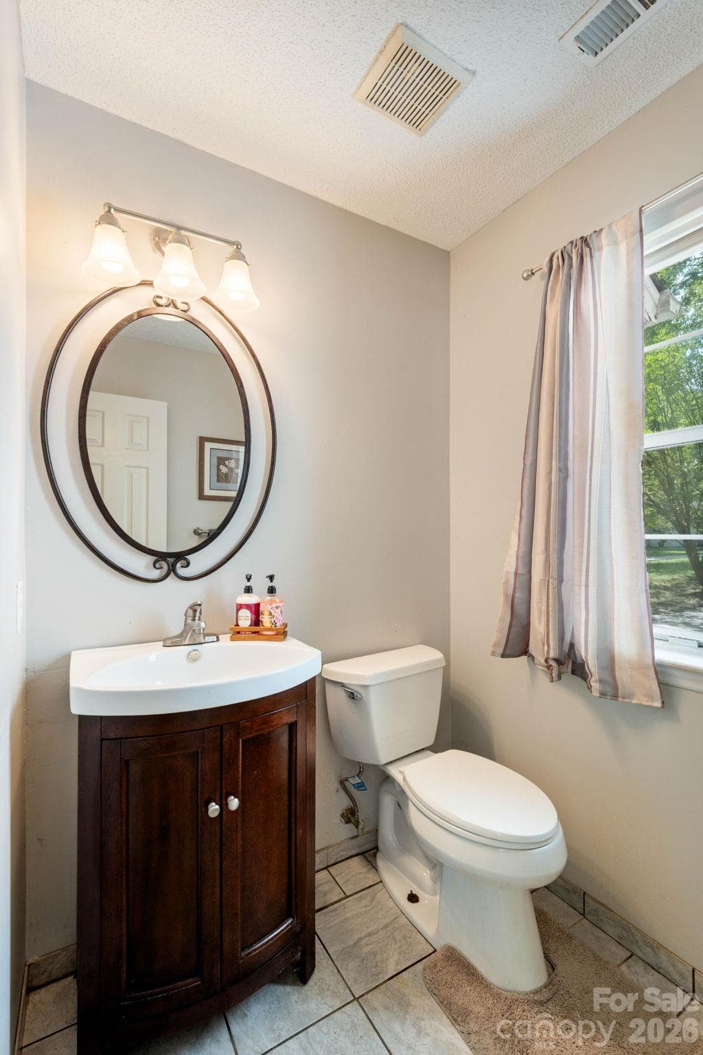 Single Family Residence at 1300 Sugar Hollow Drive, Charlotte, photo 12 of 28