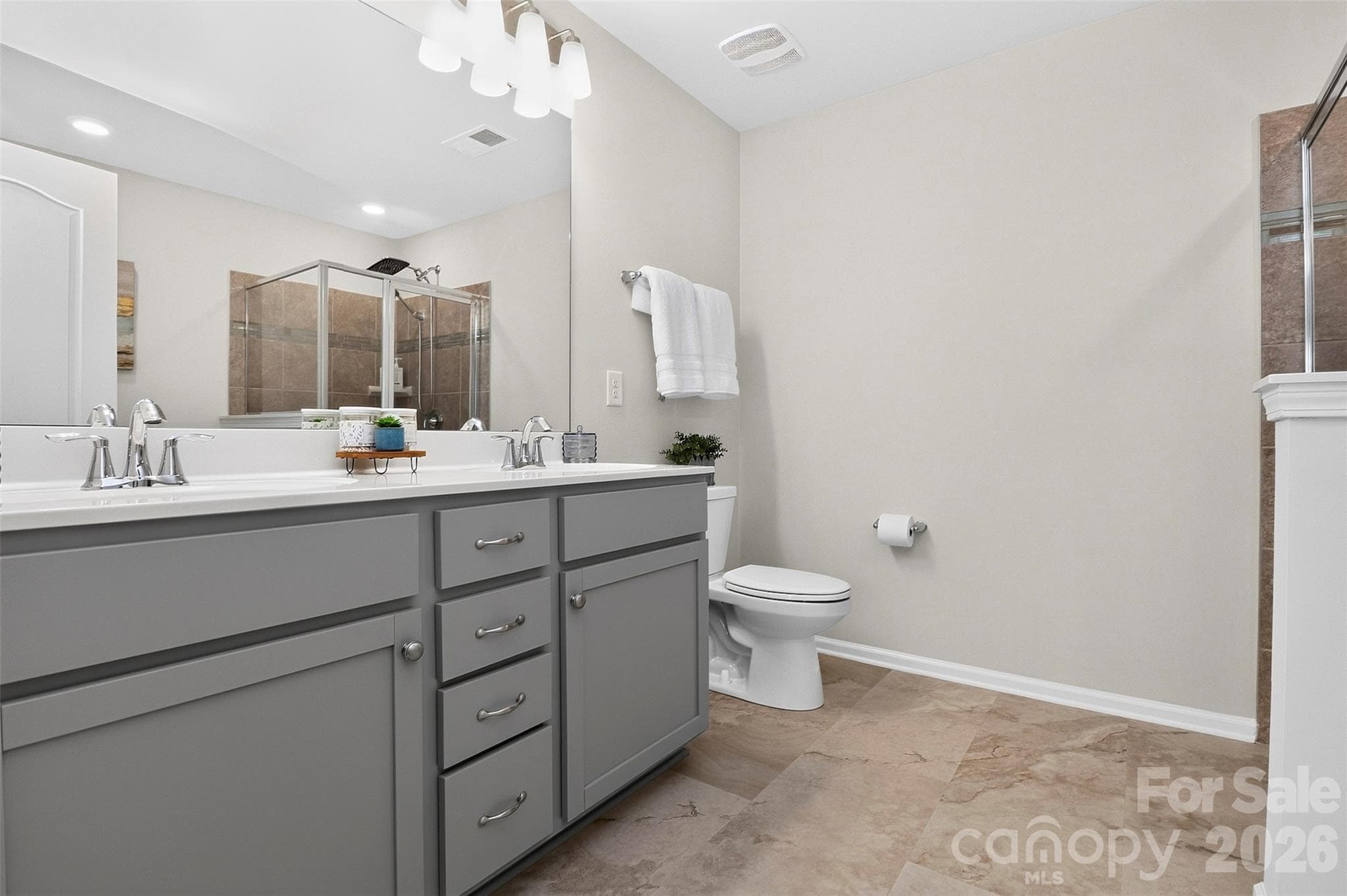 Primary bathroom with his and hers sinks - 8118 English Clover Lane, Indian Land