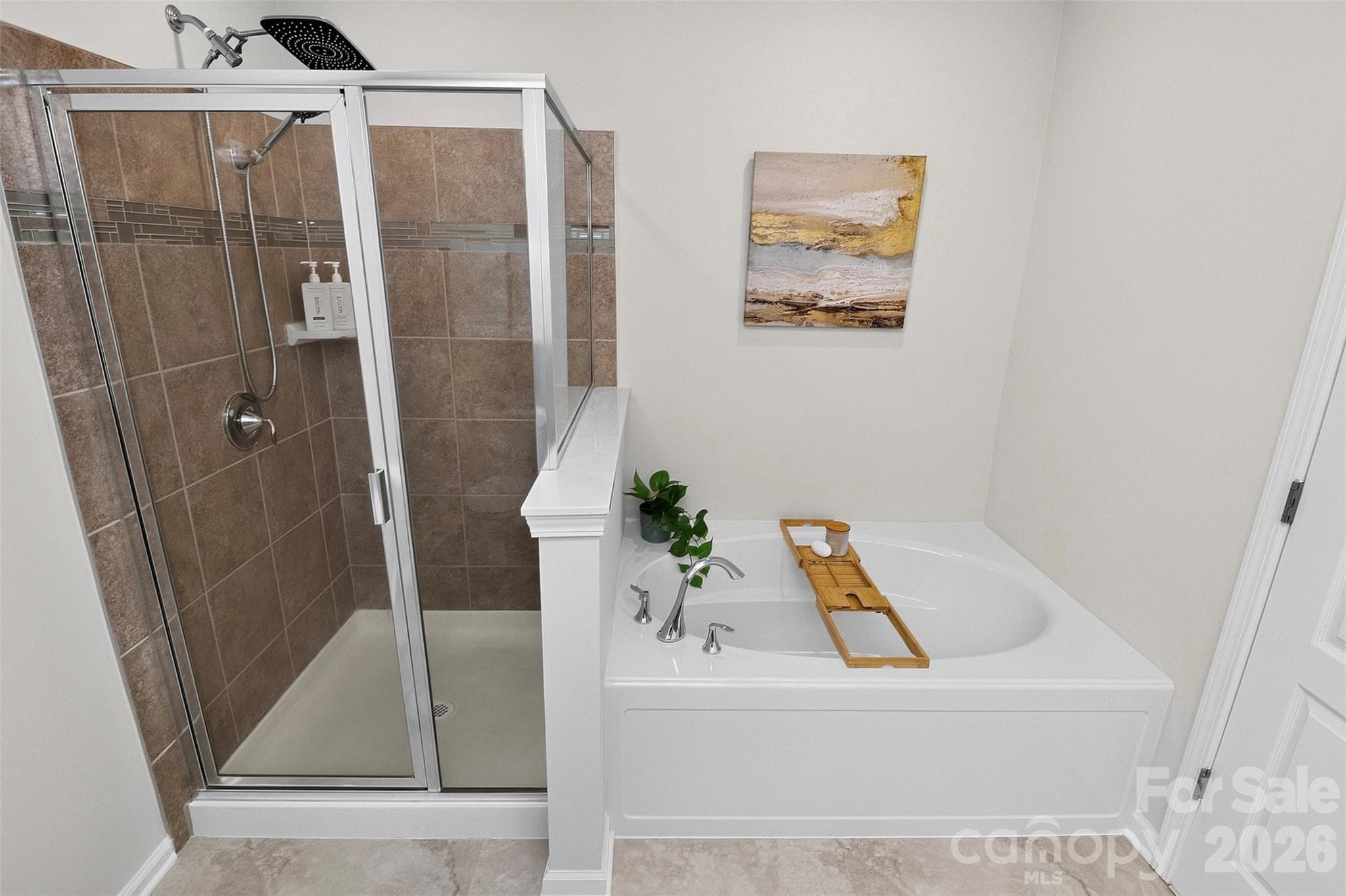 Tile shower and tub - 8118 English Clover Lane, Indian Land