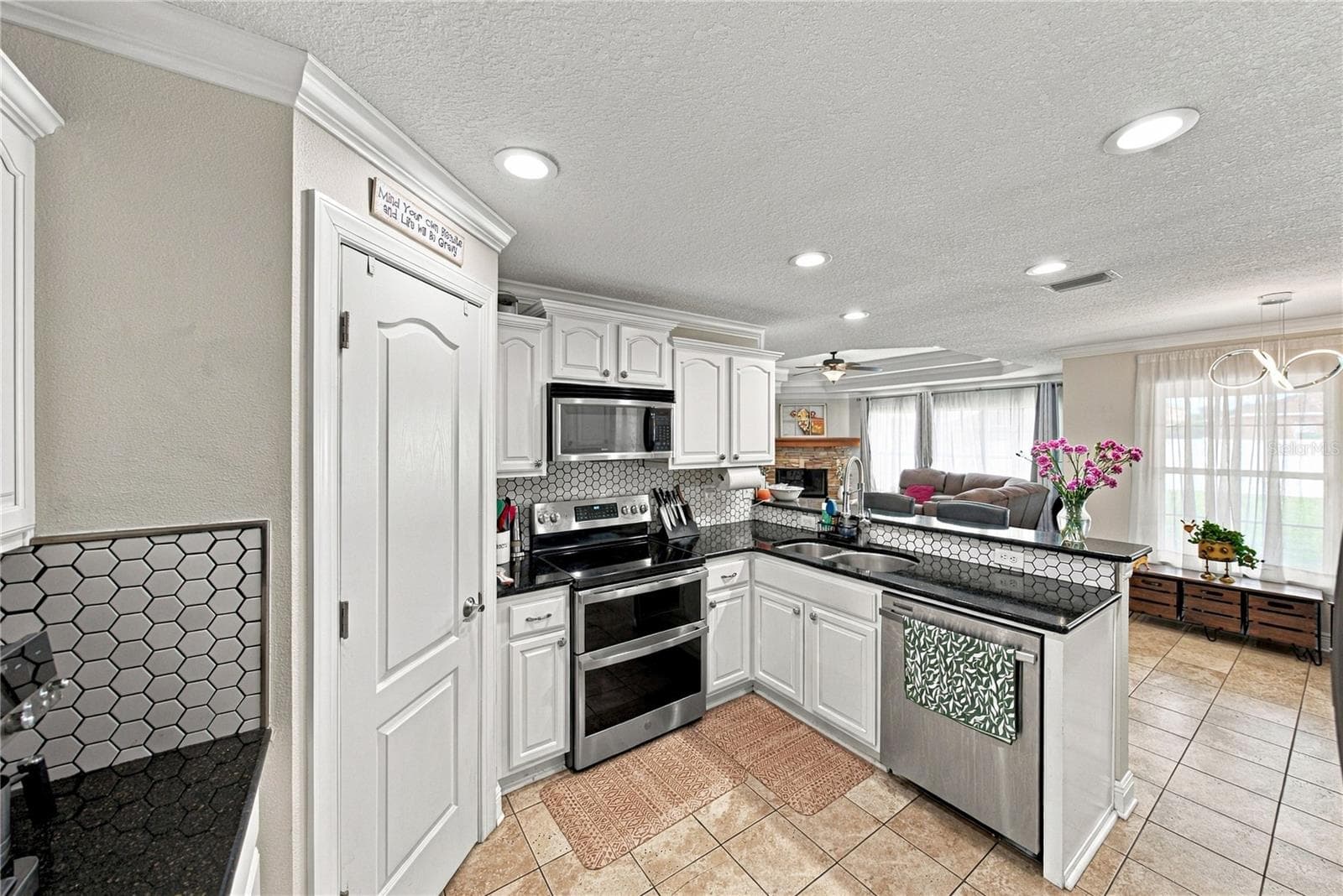 Single Family Residence at 2909 BLACKWATER CREEK DR, LAKELAND, photo 7 of 47