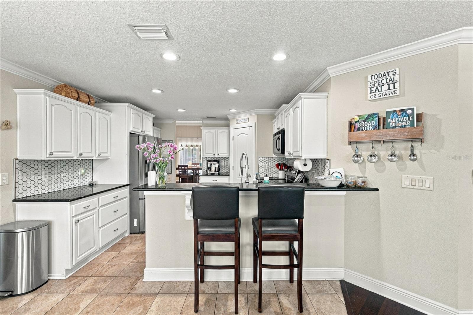 Single Family Residence at 2909 BLACKWATER CREEK DR, LAKELAND, photo 9 of 47