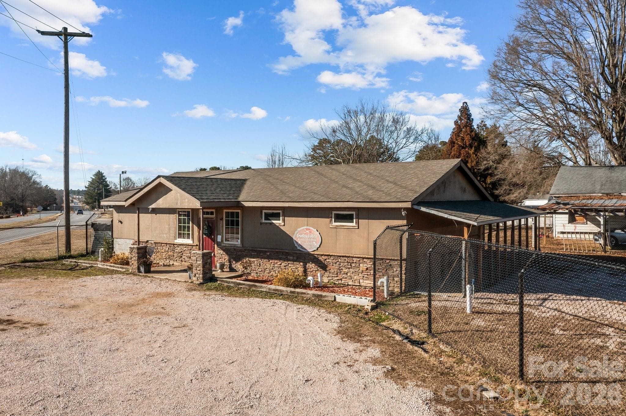 814 E Mills Drive