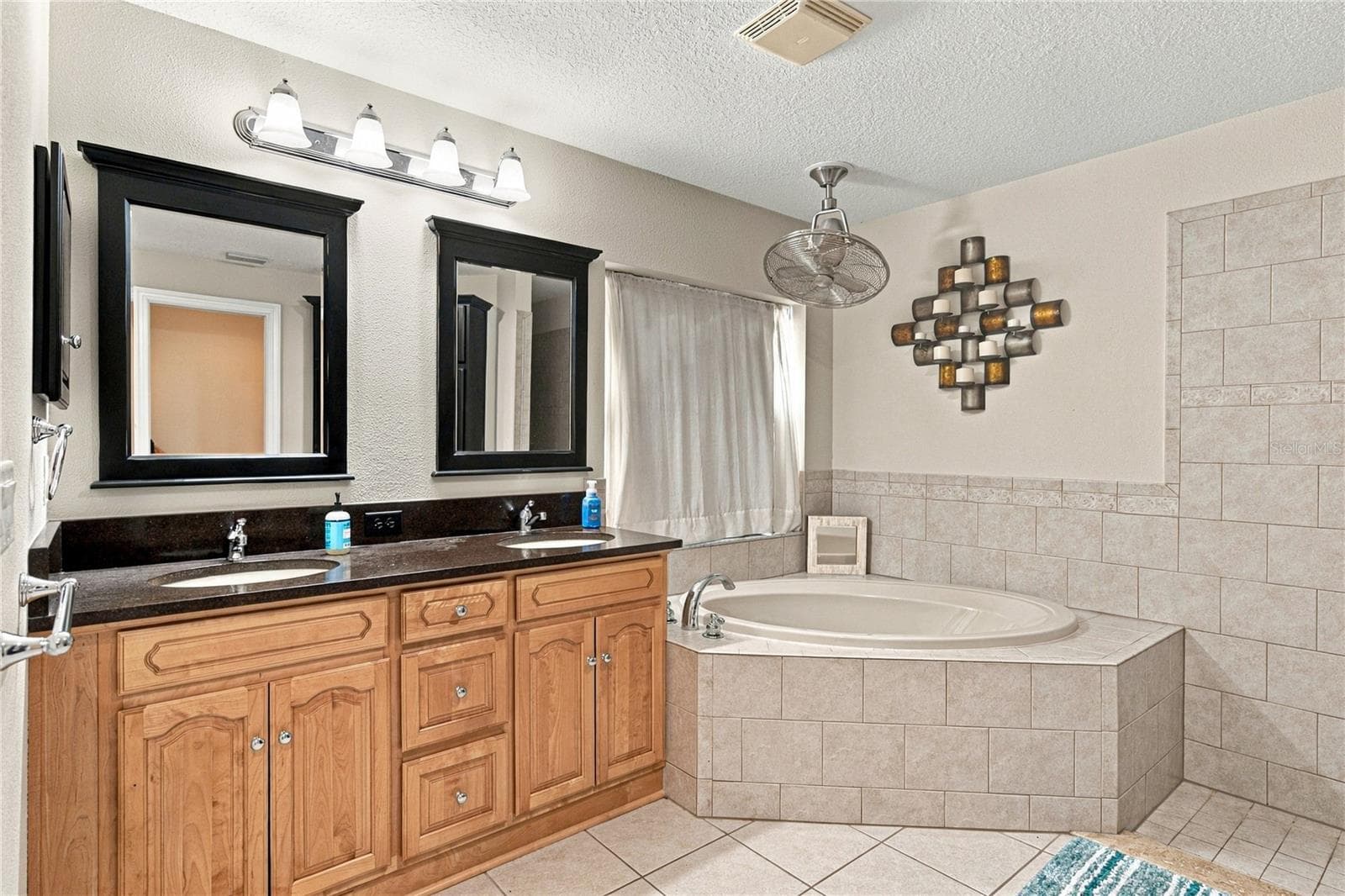 Single Family Residence at 2909 BLACKWATER CREEK DR, LAKELAND, photo 18 of 47