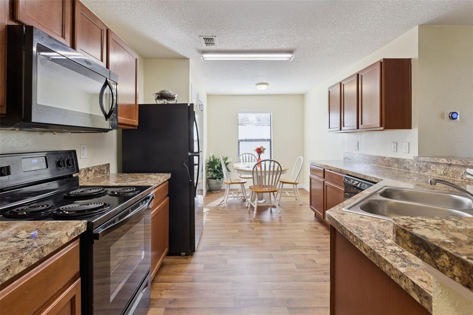 Single Family Residence at 955 ASPEN VIEW CIR, GROVELAND, photo 6 of 44