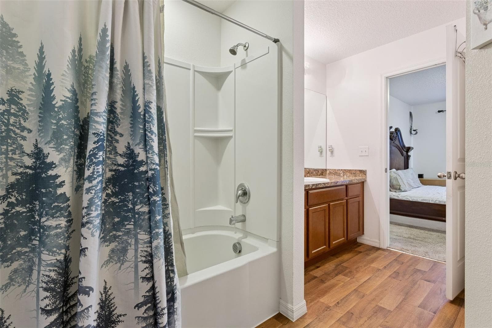 Primary bath - 955 ASPEN VIEW CIR, GROVELAND
