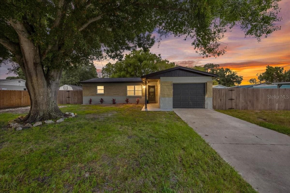 Single Family Residence at 14756 MOCKINGBIRD LN E, CLEARWATER, photo 2 of 51