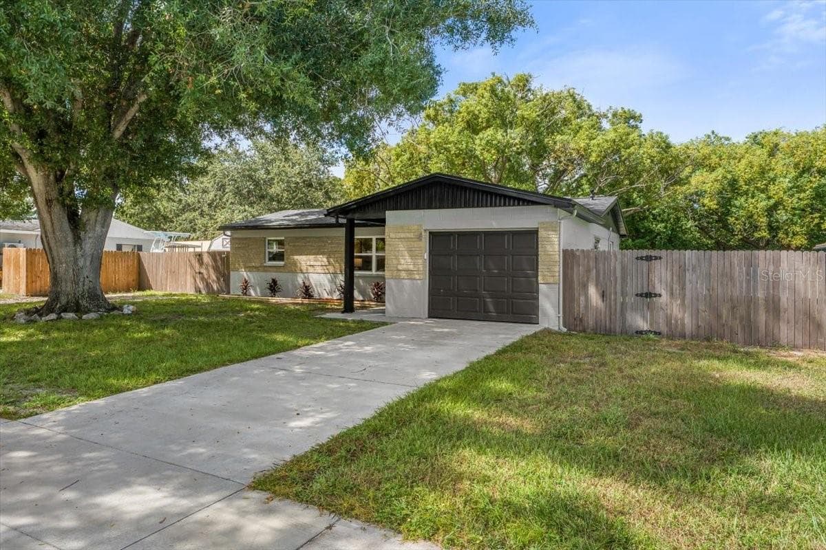 Single Family Residence at 14756 MOCKINGBIRD LN E, CLEARWATER, photo 3 of 51