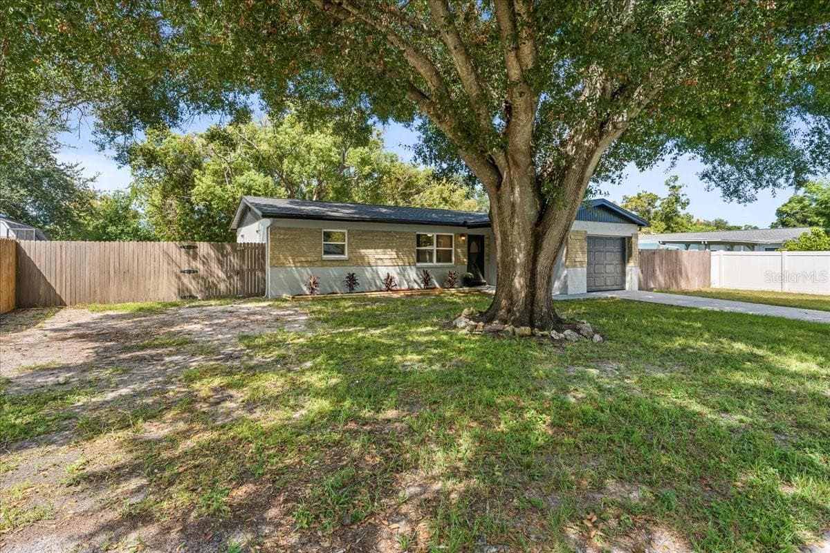 Single Family Residence at 14756 MOCKINGBIRD LN E, CLEARWATER, photo 4 of 51