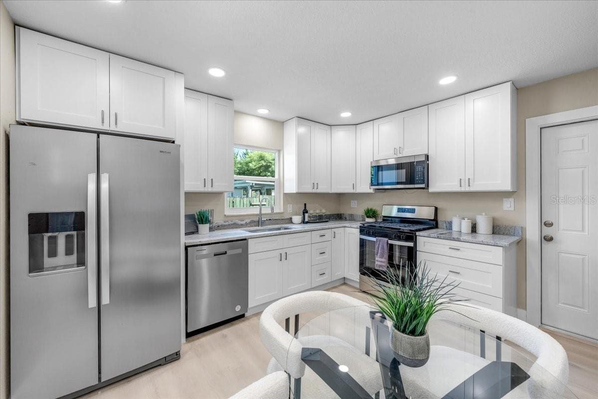 Single Family Residence at 14756 MOCKINGBIRD LN E, CLEARWATER, photo 13 of 51