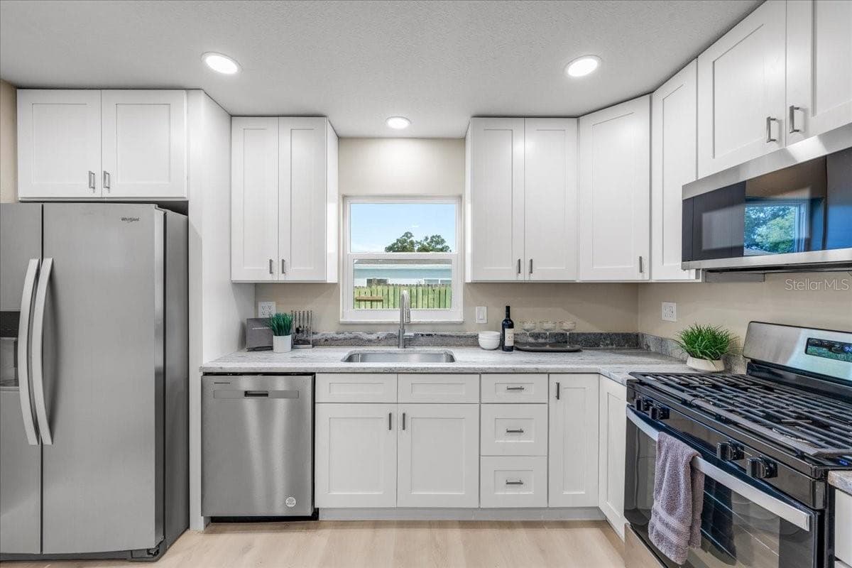Single Family Residence at 14756 MOCKINGBIRD LN E, CLEARWATER, photo 16 of 51