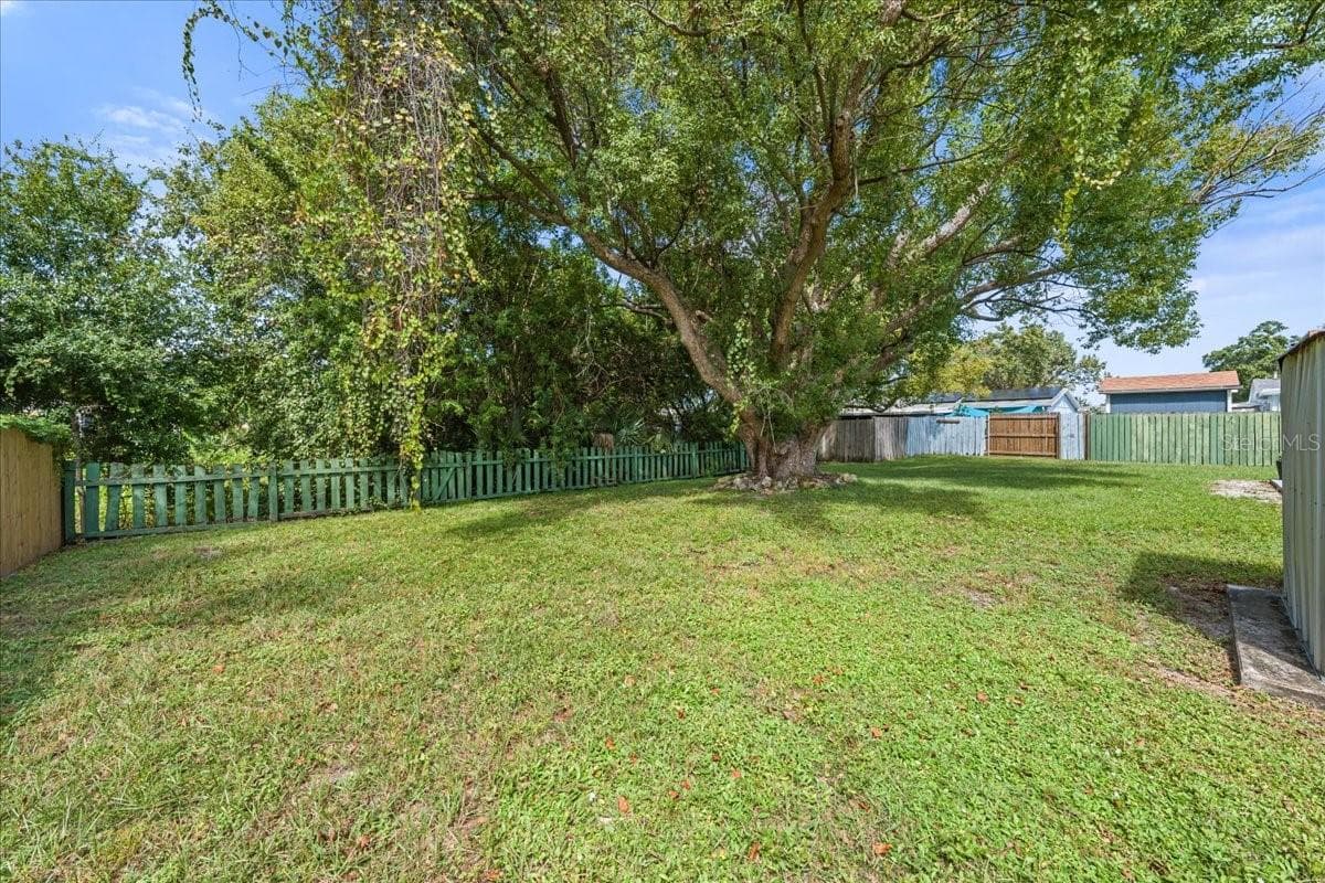 Single Family Residence at 14756 MOCKINGBIRD LN E, CLEARWATER, photo 35 of 51
