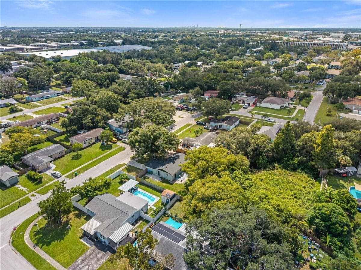 Single Family Residence at 14756 MOCKINGBIRD LN E, CLEARWATER, photo 46 of 51