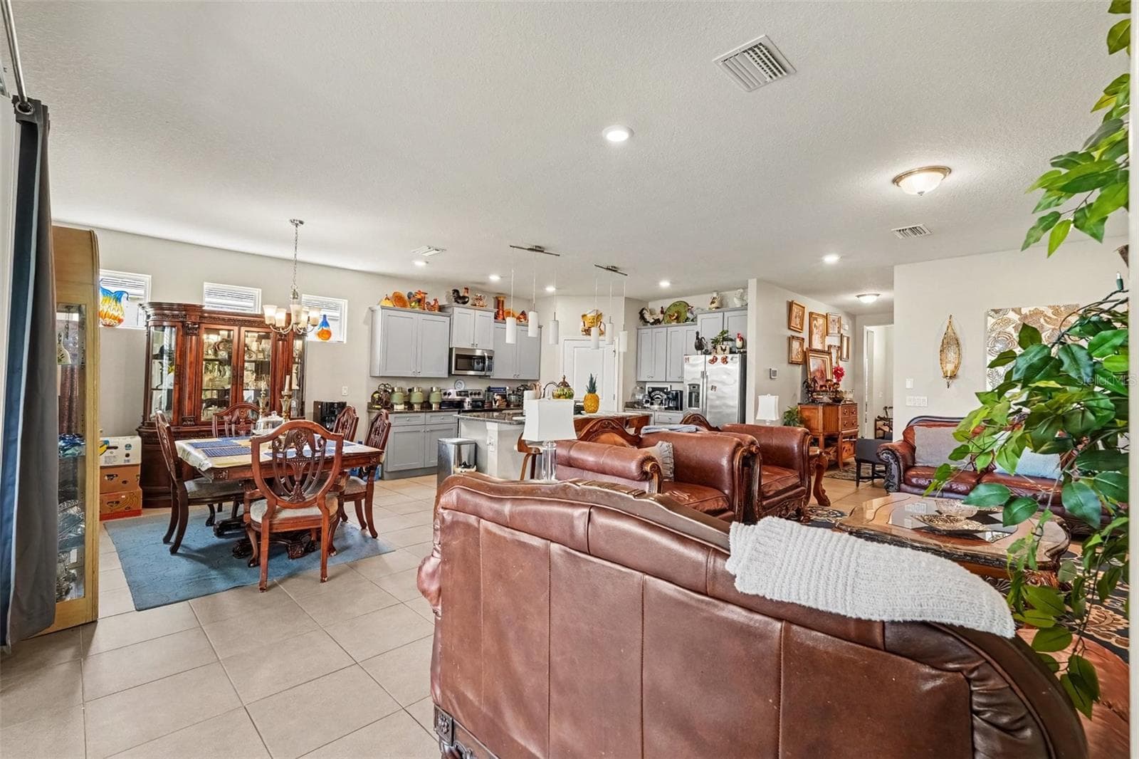 Single Family Residence at 13322 WATERLEAF GARDEN CIR, RIVERVIEW, photo 3 of 15