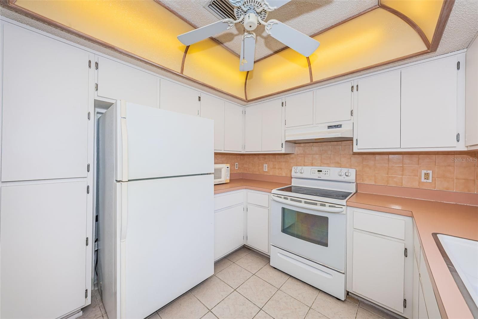 Light Bright Kitchen - Ceramic tile floors - 812 HIGH POINT CT, TARPON SPRINGS