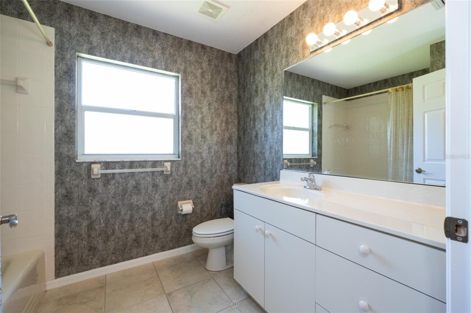 Guest bathroom - 3755 CARRICK DR, ORMOND BEACH
