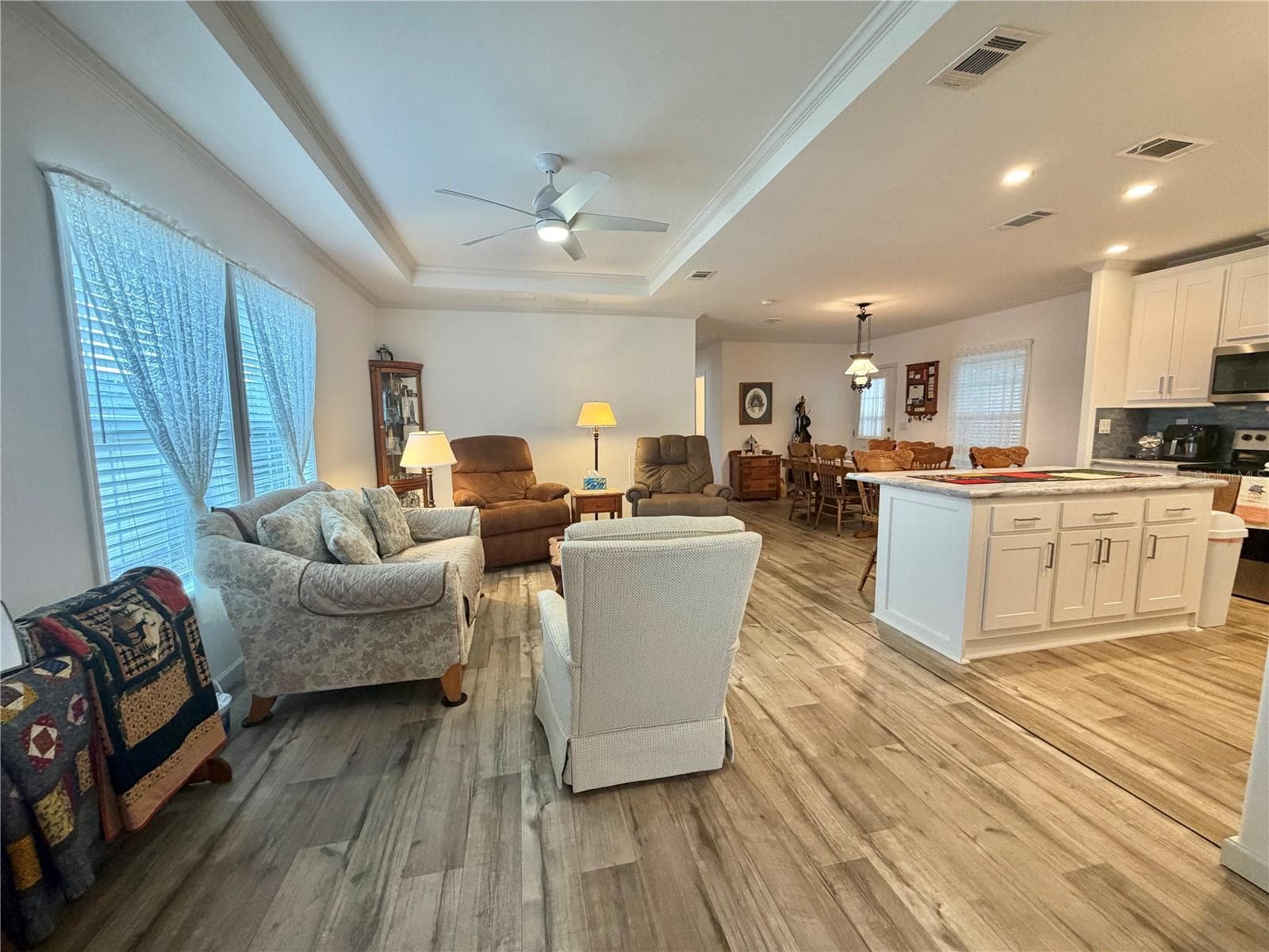 Manufactured Home at 198 JACARANDA DR, LEESBURG, photo 6 of 63
