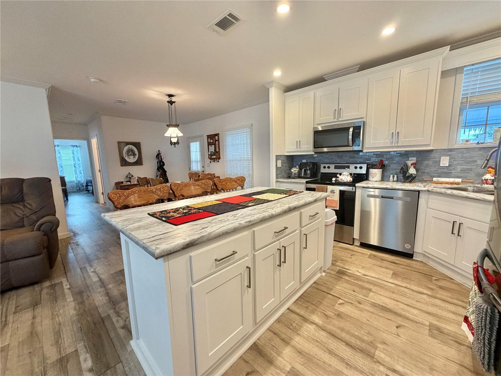 Manufactured Home at 198 JACARANDA DR, LEESBURG, photo 17 of 63