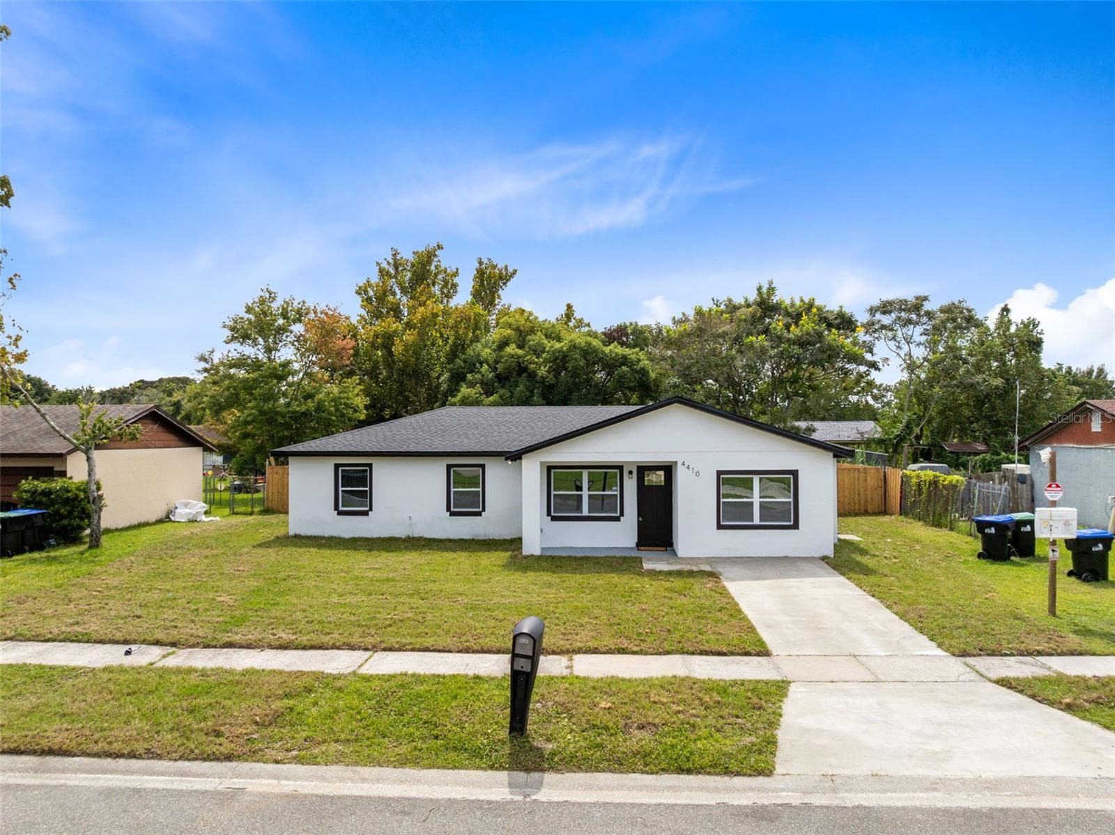 Single Family Residence at 4410 CHATEAU RD, ORLANDO, photo 2 of 27