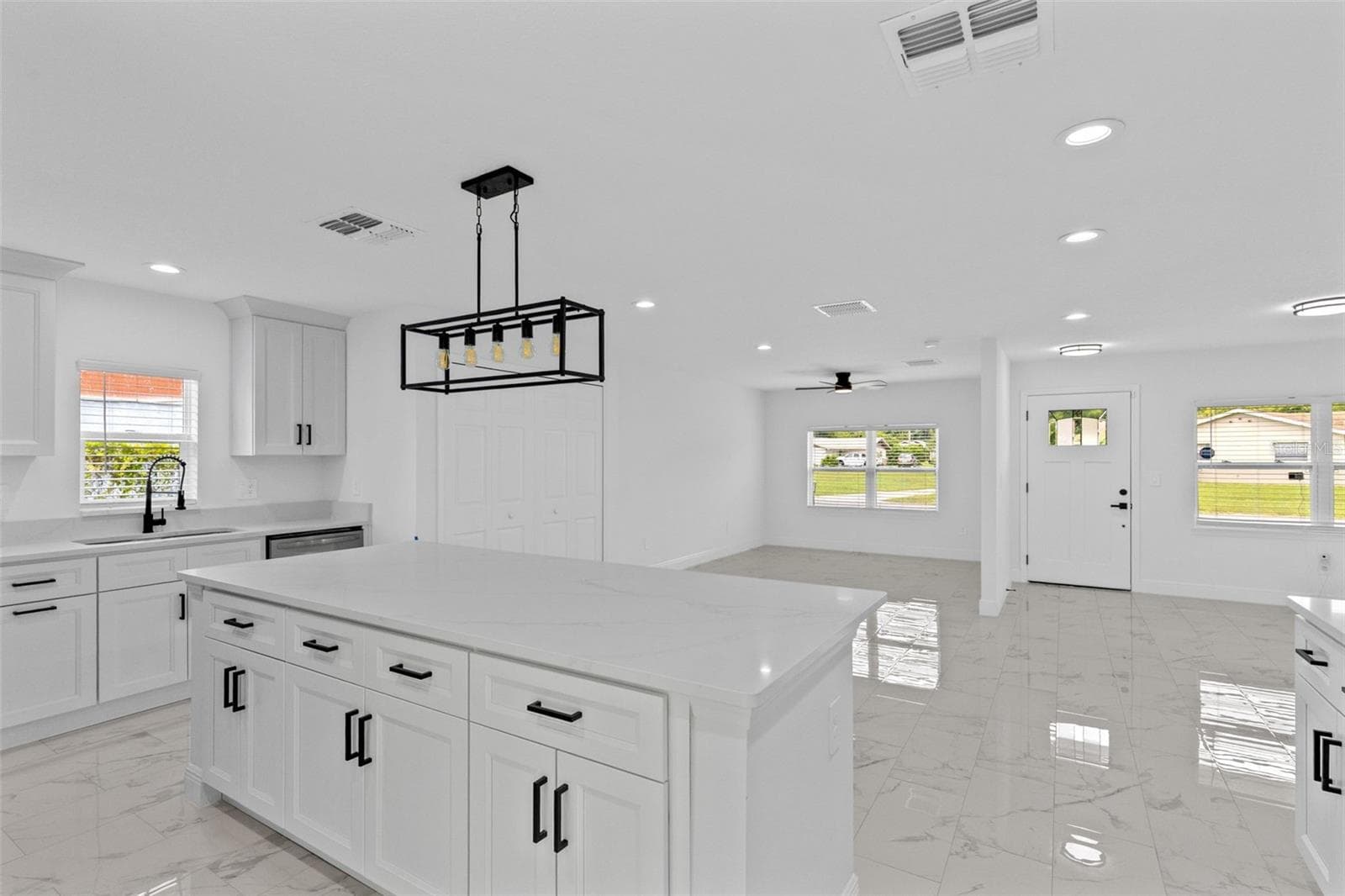Single Family Residence at 4410 CHATEAU RD, ORLANDO, photo 5 of 27