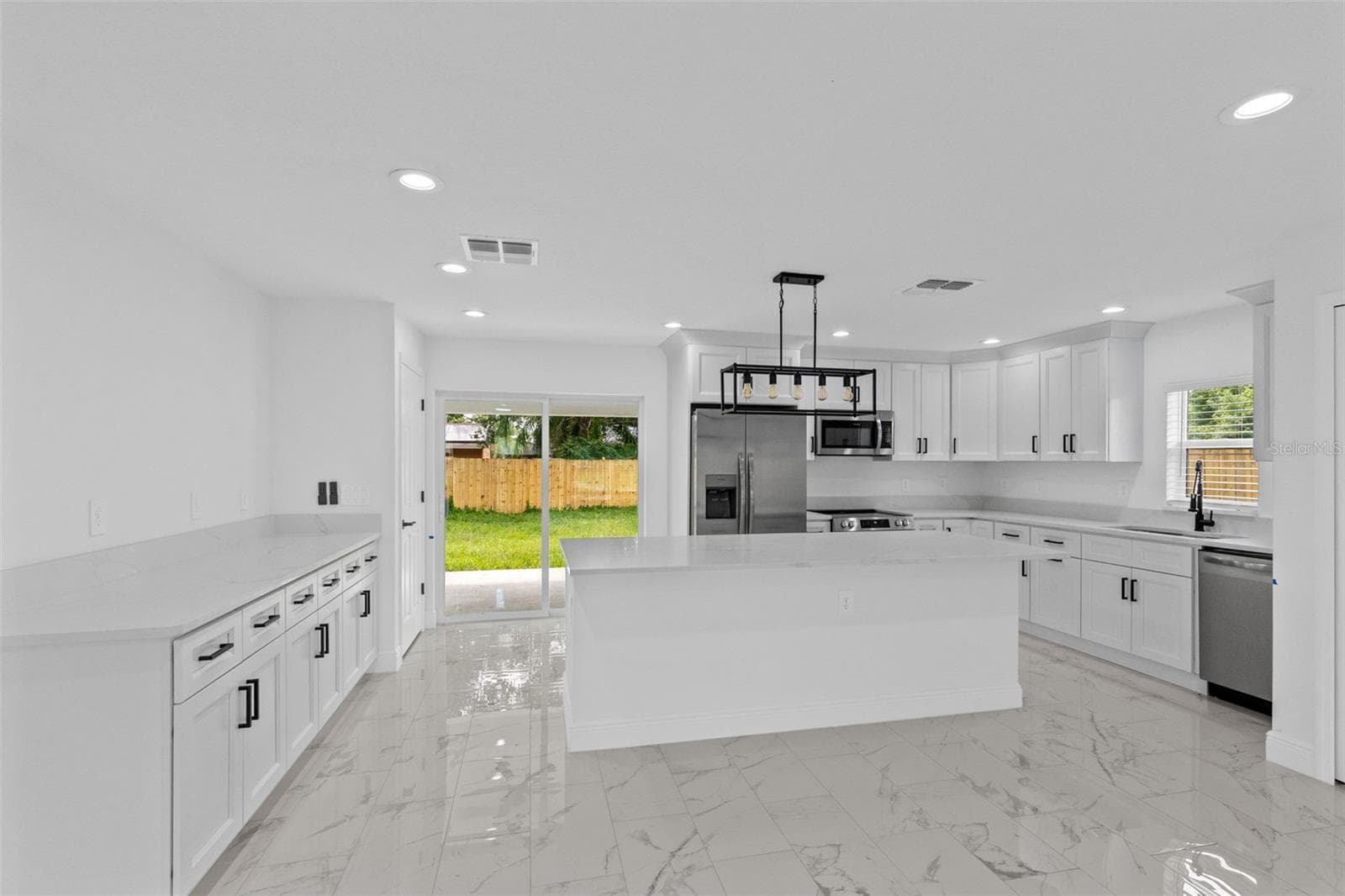 Single Family Residence at 4410 CHATEAU RD, ORLANDO, photo 6 of 27