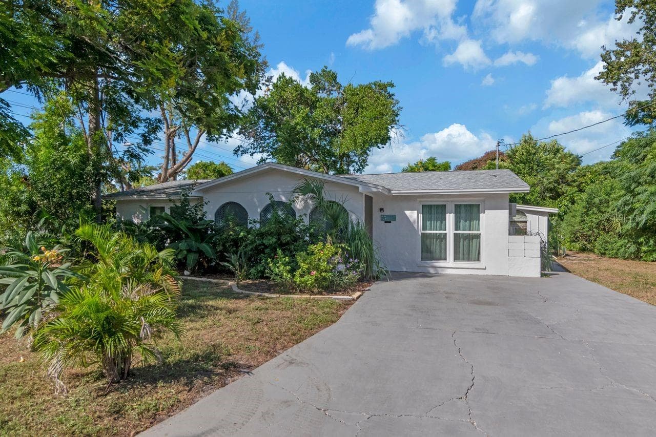 Single Family Residence at 11005 HARDING DR, PORT RICHEY, photo 2 of 51