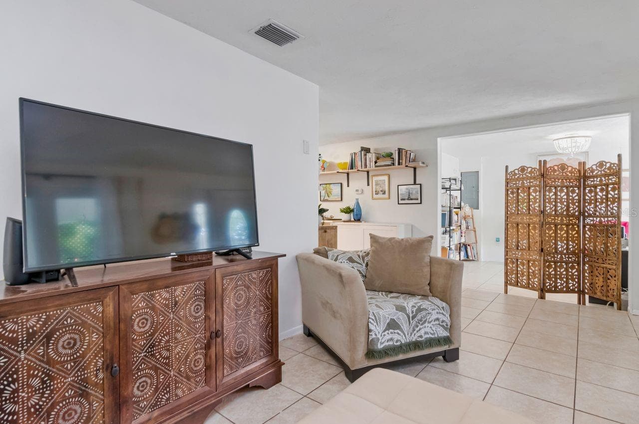 Single Family Residence at 11005 HARDING DR, PORT RICHEY, photo 9 of 51