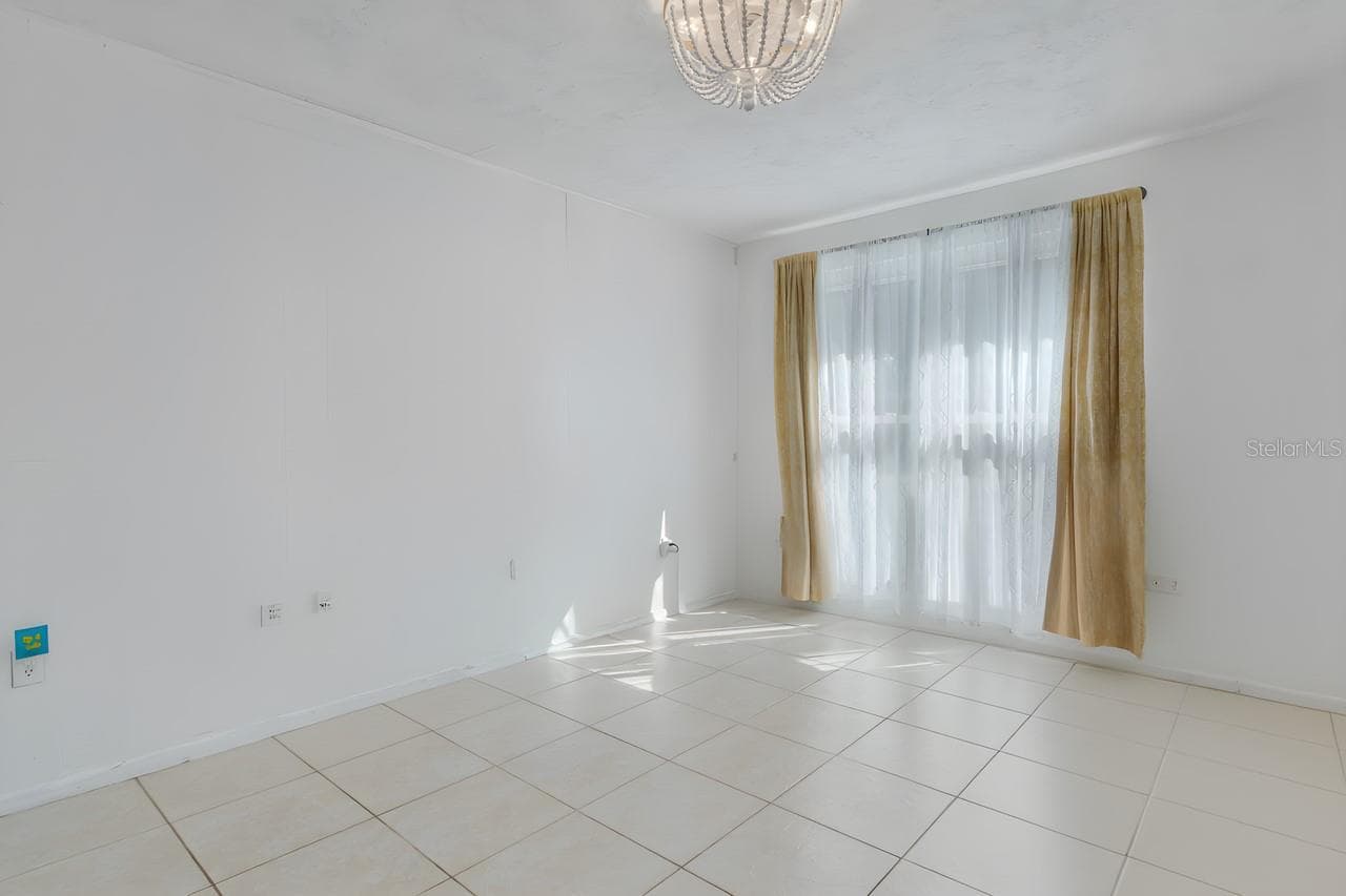 Large flex room w/out furniture - 11005 HARDING DR, PORT RICHEY