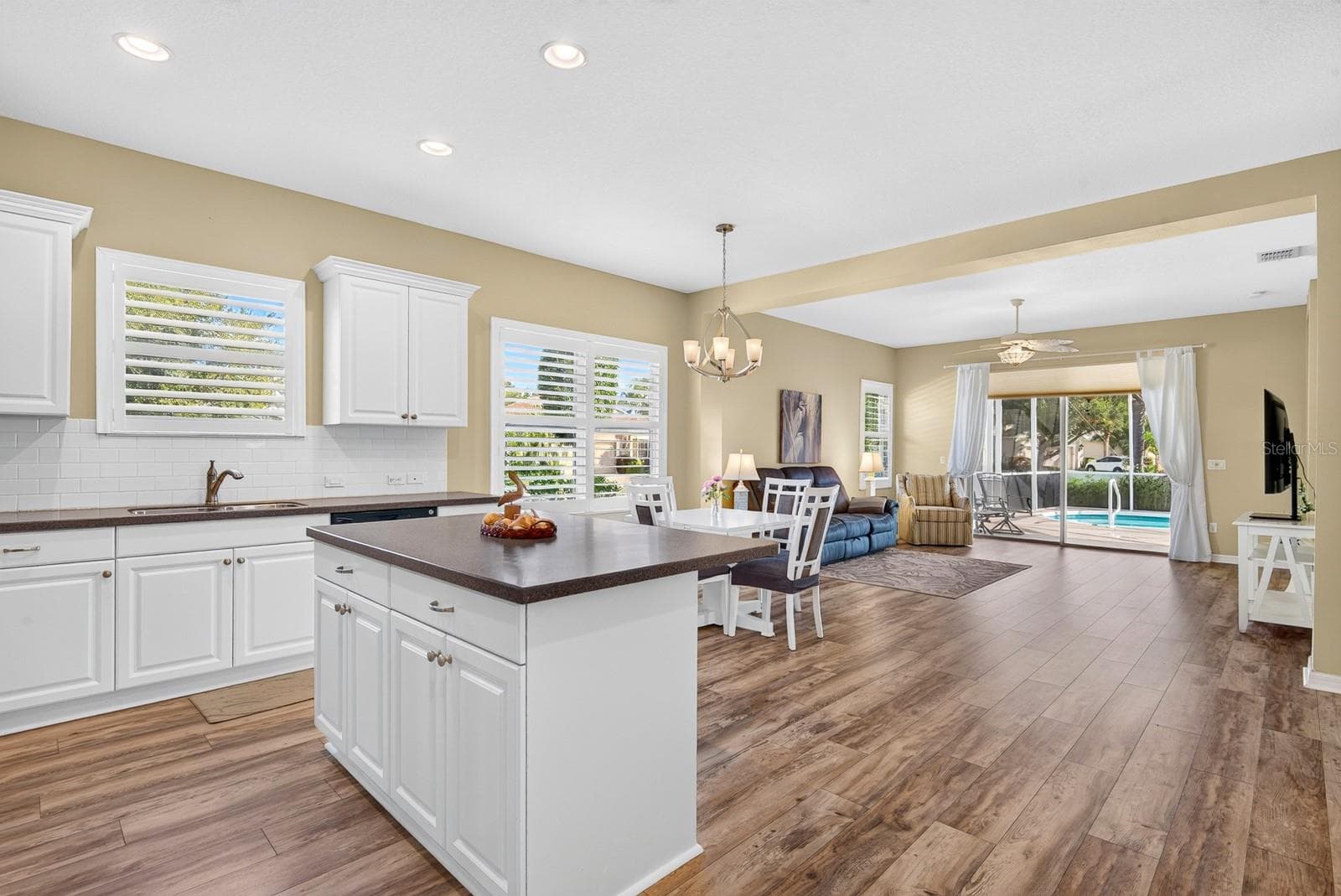 Single Family Residence at 1475 BLUE HORIZON CIR, BRADENTON, photo 5 of 40