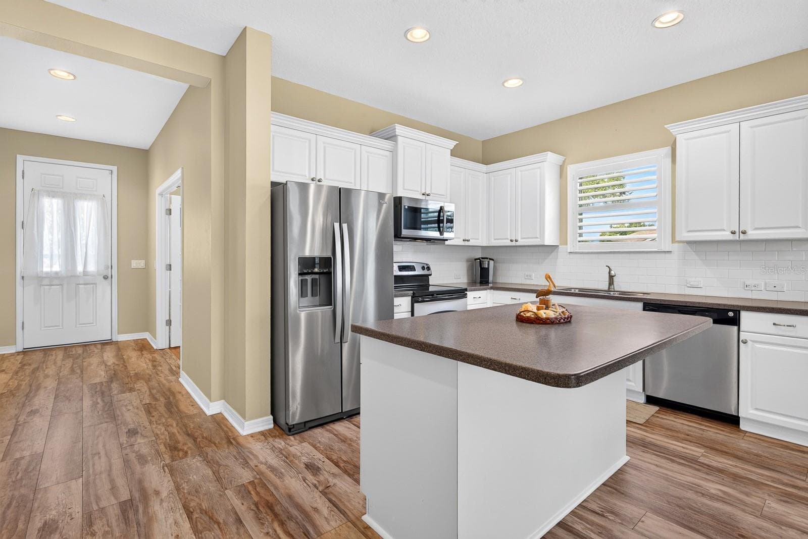 Single Family Residence at 1475 BLUE HORIZON CIR, BRADENTON, photo 8 of 40